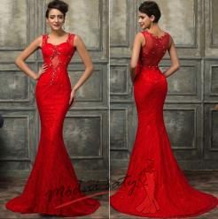 Červené šatičky s rozšiřujicí se sukní